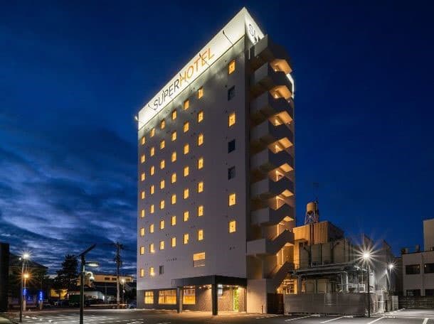 スーパーホテル、40店舗に実質CO2フリー電力導入