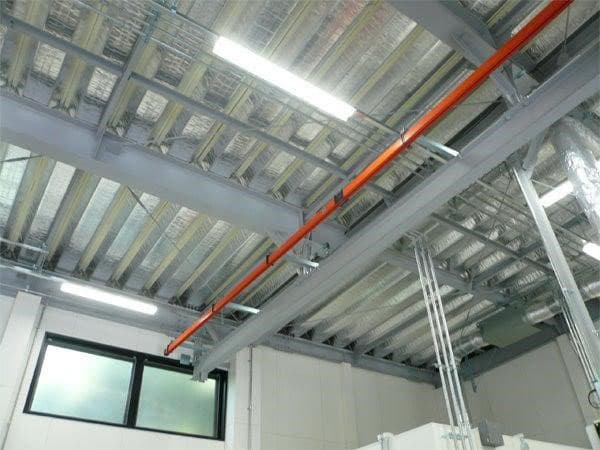 大和ハウス、工場・倉庫向け遮熱屋根材を本格運用　放射熱8割超抑制