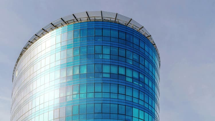 NTTデータら、フィルム型太陽電池を外壁に設置　都心で実証実験へ
