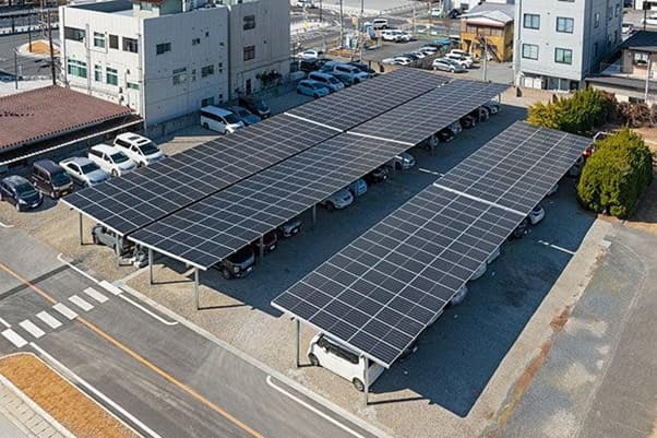 岩崎電気、太陽光パネル搭載型の車庫44台分を埼玉製作所に導入　