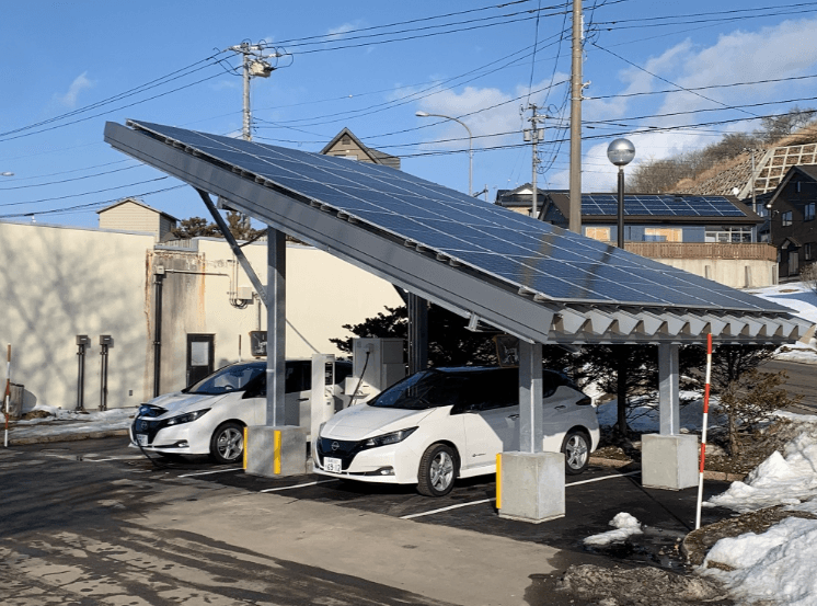 日産、駐車場型の太陽光発電を活用したEVカーシェアステーション開設