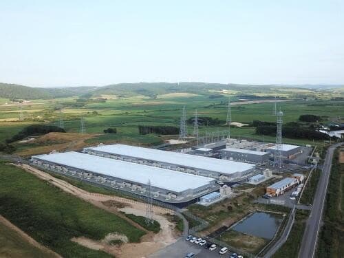 国内最大級、720MWhの蓄電池設備が稼働 風力発電の出力変動調整