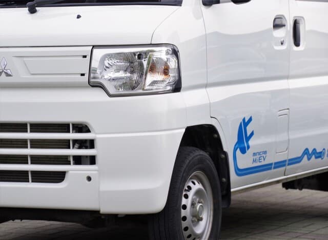 三菱自動車と八十二銀行、長野県内企業に軽EVを提案