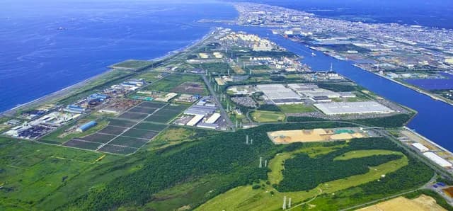 苫小牧港、港湾内の車両EV化・陸電設備を導入　パワーエックスと連携