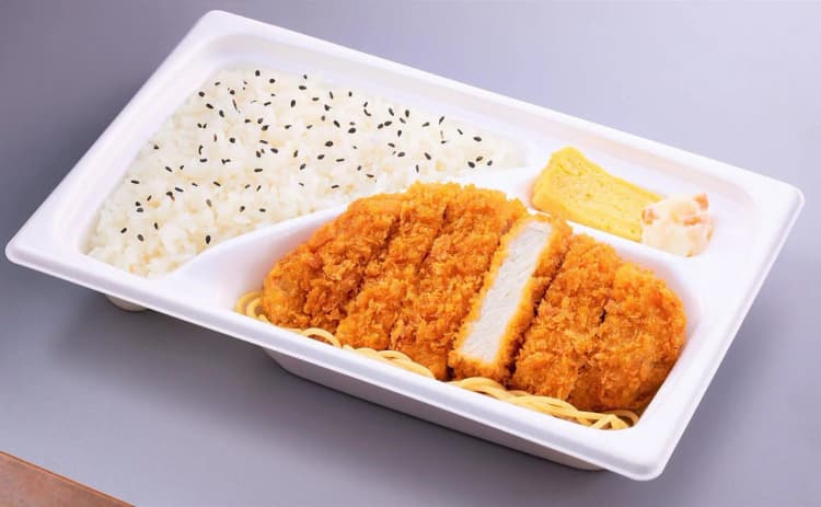 ファミマ、弁当容器の軽量化・素材変更で年間約421tのプラ削減へ
