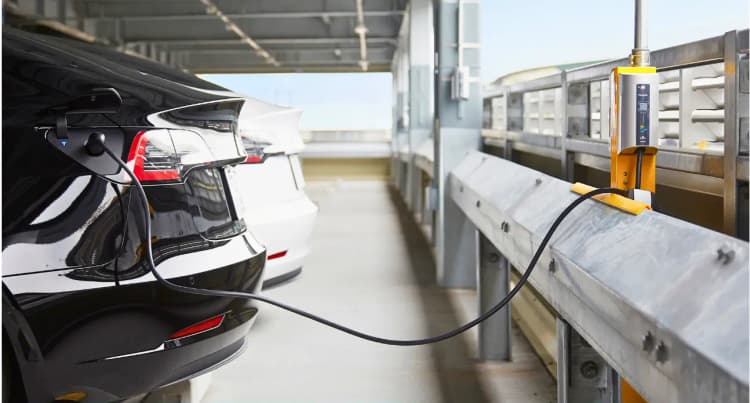 伊丹空港、EV充電コンセント184基設置　ユビ電のEV充電サービス活用