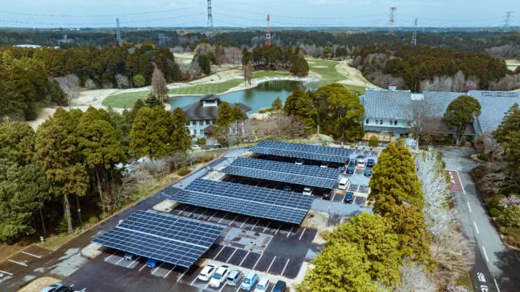 しろくま電力、ゴルフクラブにソーラーカーポート設置　年間約26万kWh発電