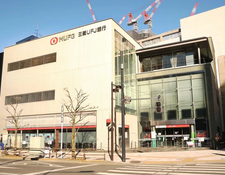 積水化学と三菱UFJ銀、銀行店舗などでフィルム型ペロブスカイトの実証