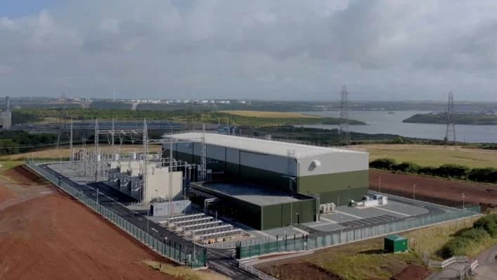 住友電工、英国・アイルランドを結ぶ送電施設引き渡し 実運用へ