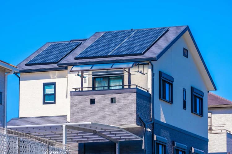 東京都と川崎市で住宅太陽光の設置義務化　買取・自家消費で費用回収も可能