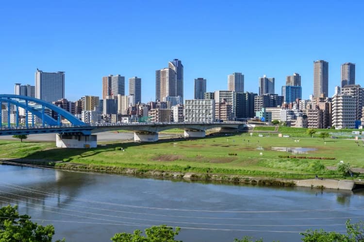 東京都と川崎市の住宅太陽光設置、事業者に義務付け　全国自治体に広がるか