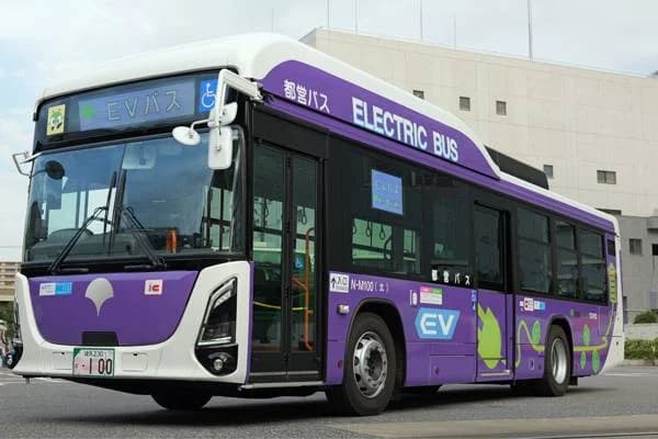 都営バス、EV車両2台運行開始　営業所に太陽光発電導入で充電も
