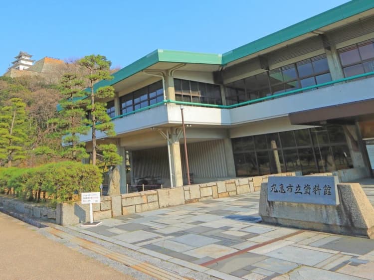 香川県丸亀市とアサヒ飲料、「CO2を食べる自販機」や水平リサイクルで協業