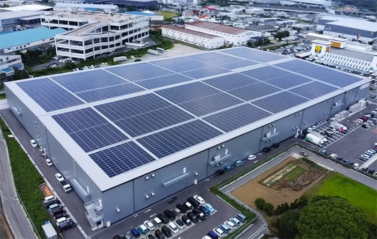 福岡県の物流施設で九州最大約3.7MWメガソーラー稼働　日本ベネックス