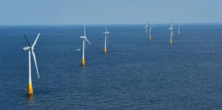 長崎・五島沖で大型風車8基が稼働　出力16.8MW、国内初浮体式洋上風力