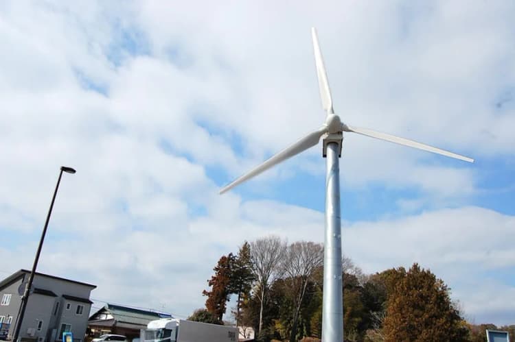 都市の居住エリアで風力発電を実証　ゼファー、EV技術転用した中型風車活用