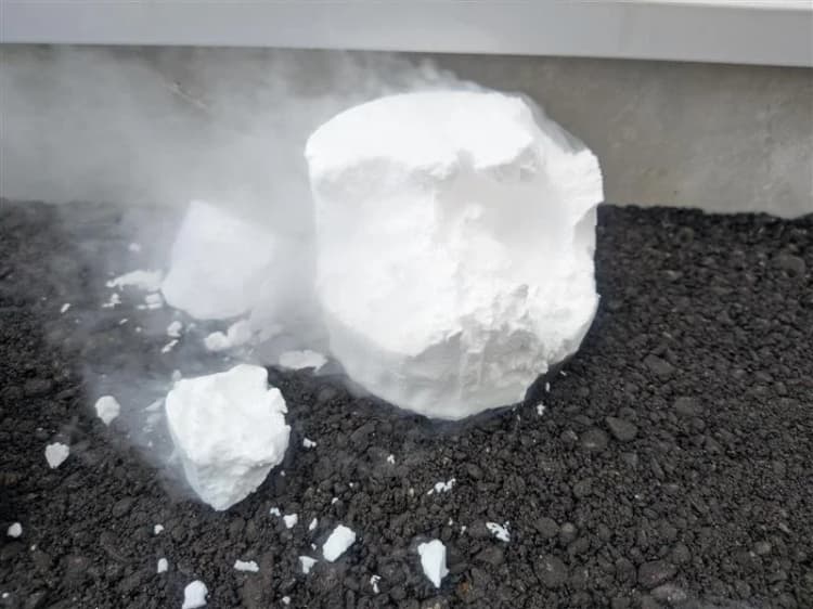 焼酎製造由来のCO2をドライアイスに、地域販売で資源循環へ　濵田酒造など