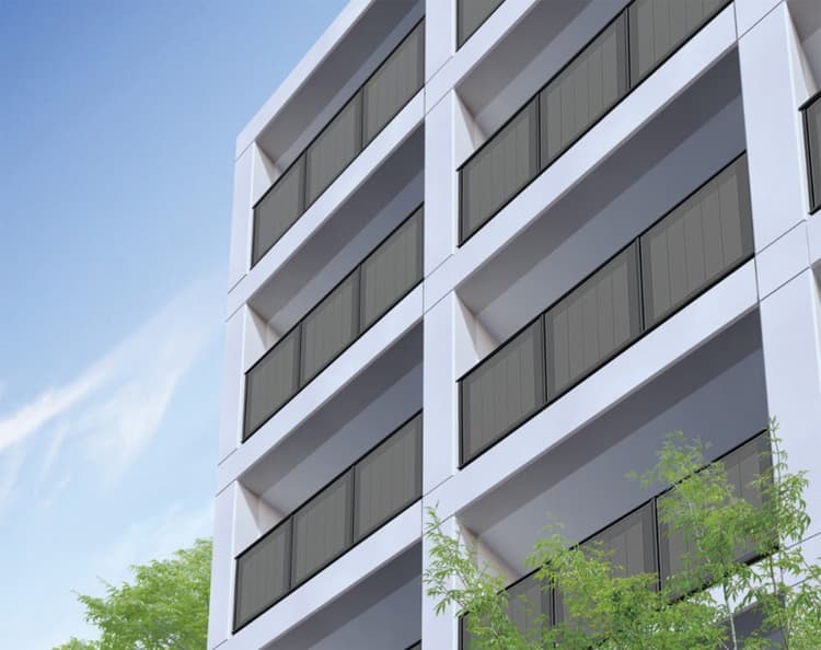 ビル・集合住宅の手すりで発電　三協アルミ、建材一体型太陽電池でZEB貢献