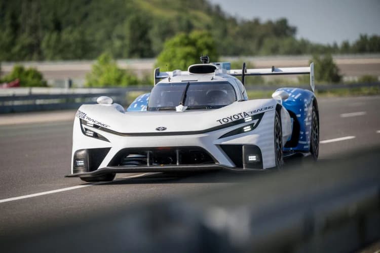 トヨタ、ル・マンで水素マシンを世界初デモ　24時間レースは総合優勝