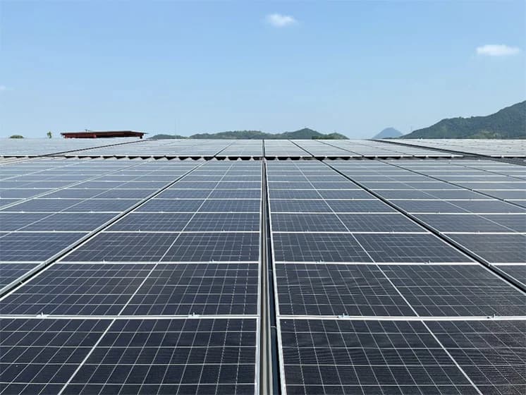 冷蔵・冷凍倉庫屋根に太陽光384kW　オンサイトPPA、余剰分は他社融通
