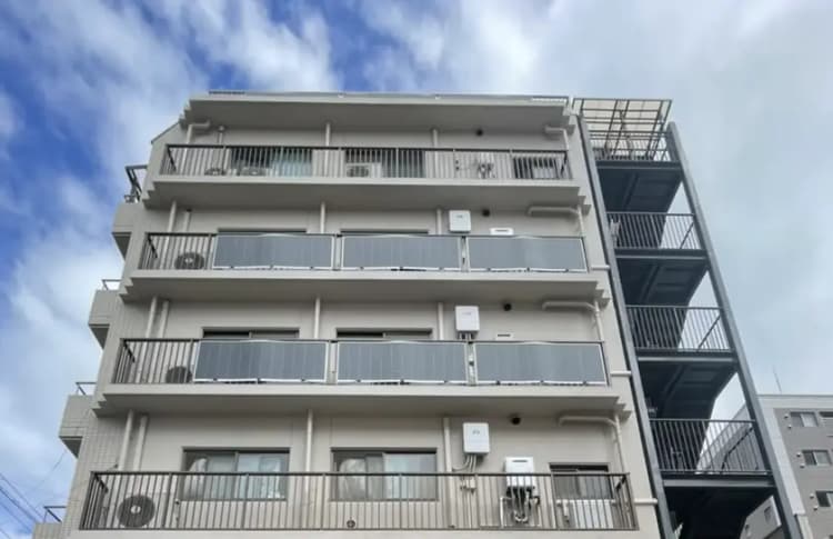 集合住宅ベランダで戸別に薄型太陽光発電　広島で自家消費・蓄電の実証開始