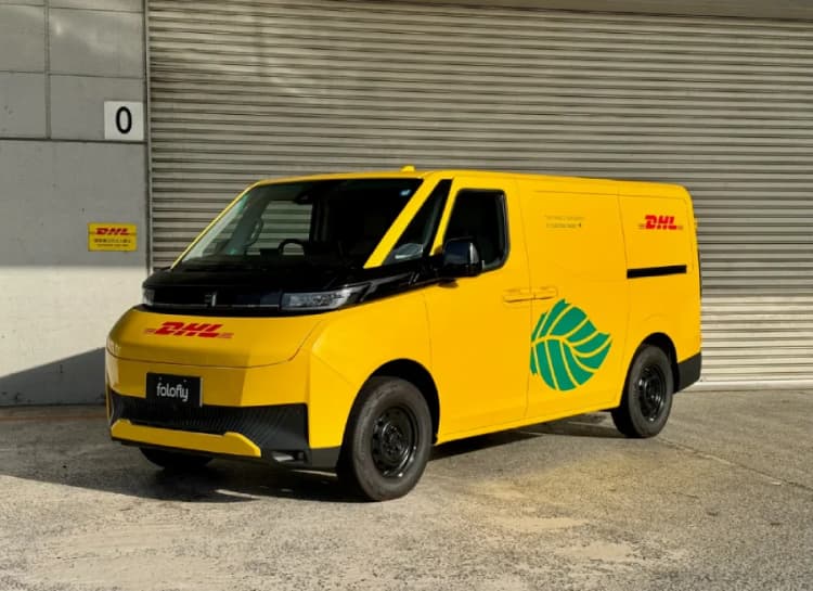 荷主のスコープ3削減を後押し　DHL、都内拠点の太陽光で配送EV充電