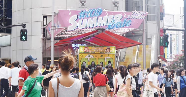 参加者が変顔を競い合う、キレートレモンが渋谷で行ったサンプリングイベント