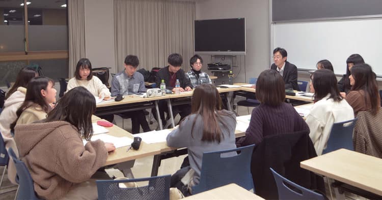 商品を企画して学園祭で販売 ─目白大学 長崎秀俊ゼミ訪問