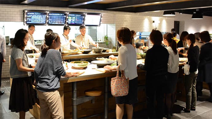 目指すは時価総額1兆円企業 日清食品HDの「株価連動型社食」誕生の理由
