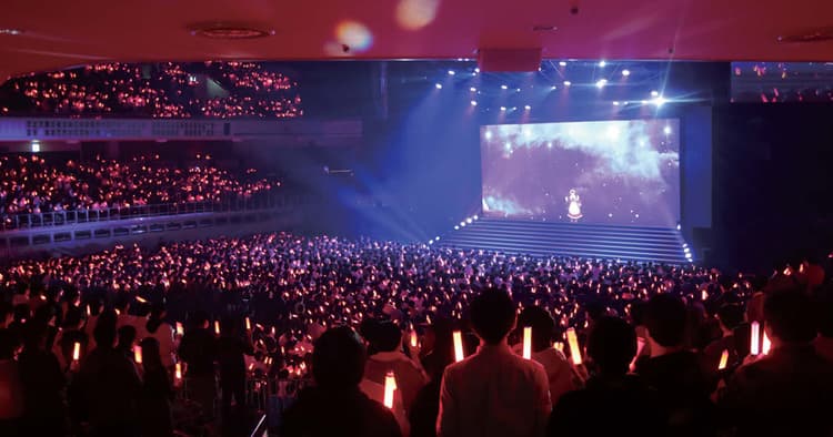ライブの待ち時間をエンタメに 1万人が参加した街めぐりイベント