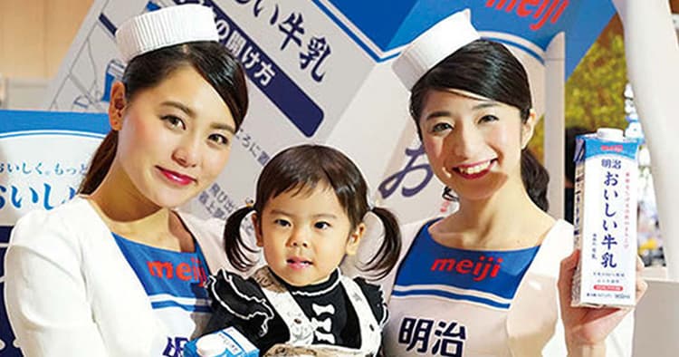 家族連れで盛況、「明治おいしい牛乳」新発売イベント