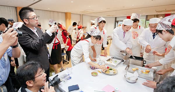 内定者向けサプライズイベントをプレスに公開「天ぷら研修」に潜入