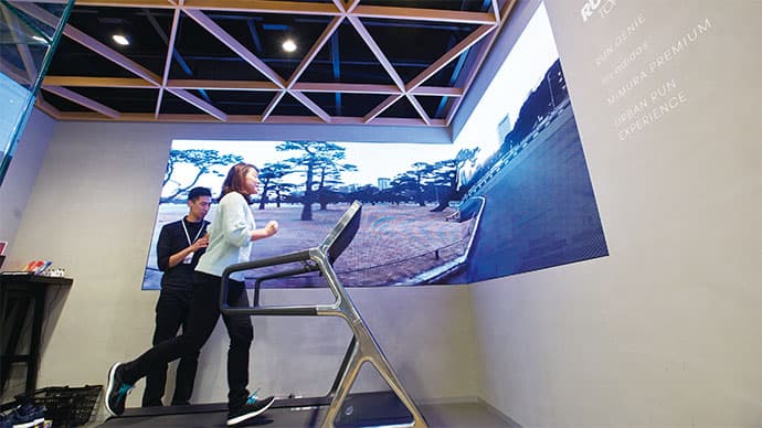 新たな購買体験「デジタル×ランニング」 アディダス新店舗に潜入