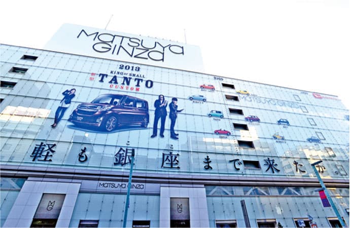 新型「タント」、豊川悦司・菅野美穂とともに松屋銀座で巨大広告