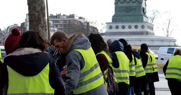 フランス社会を揺さぶる大規模デモ──溢れる「色」と「モチーフ」
