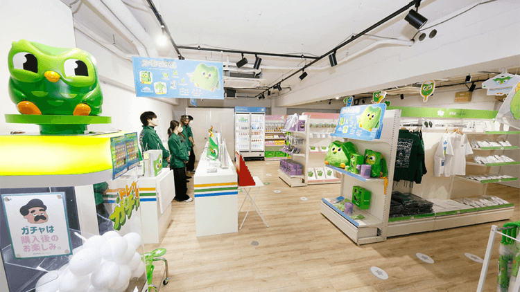 “コンビニ”で学習継続を想起 人気キャラグッズでファン魅了