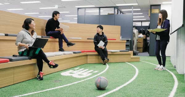 店舗と新オフィスのイメージを統一 ニューバランス ジャパンのオフィスに潜入