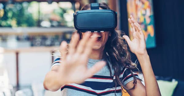 2017年に来る!広告界トレンドの背景を解説―「VR(バーチャルリアリティ)」