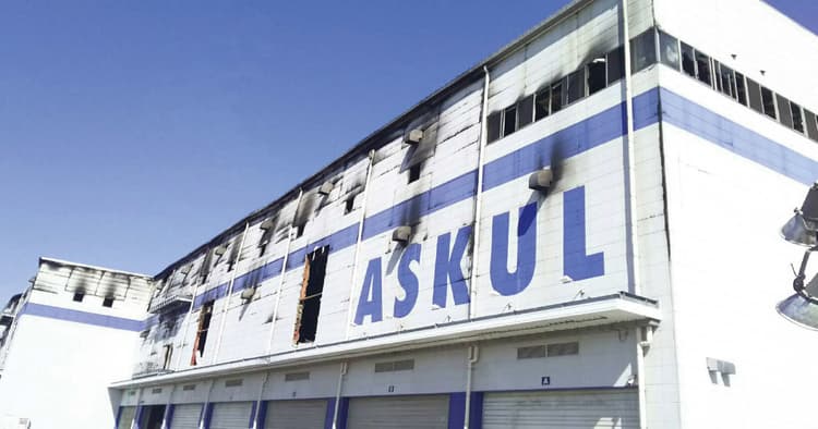 アスクルの物流センター火災 危機管理の主導権を握った鎮火までの情報発信