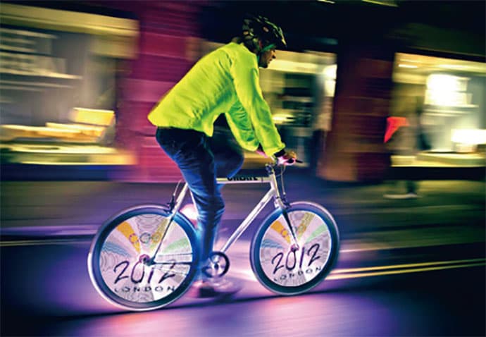 走る自転車の車輪に広告配信ほか12月のSPニュース(後編)