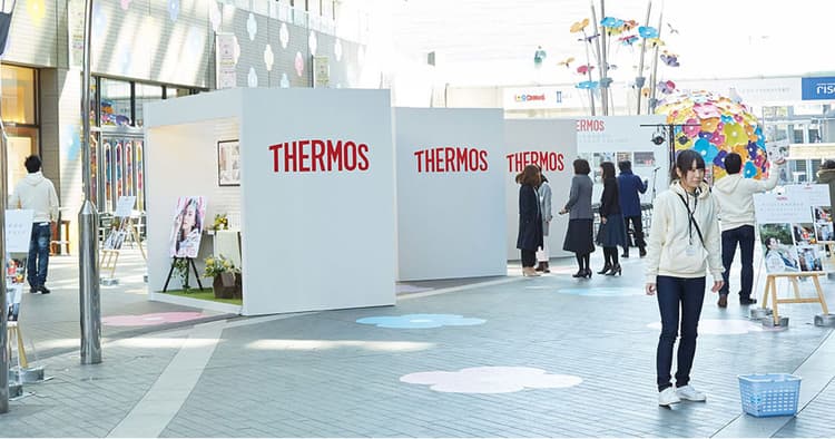 展示什器を斜めに設置して視認性をアップ サーモス製品の展示イベント