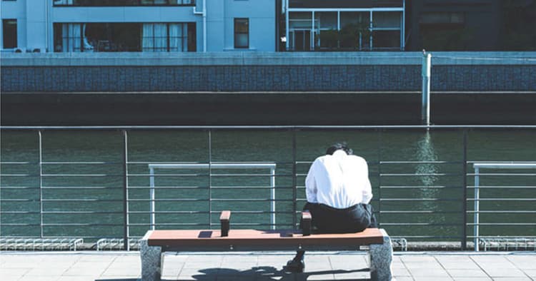 日本人は会社嫌い? 人生100年時代に欠かせない職場のコミュニケーション