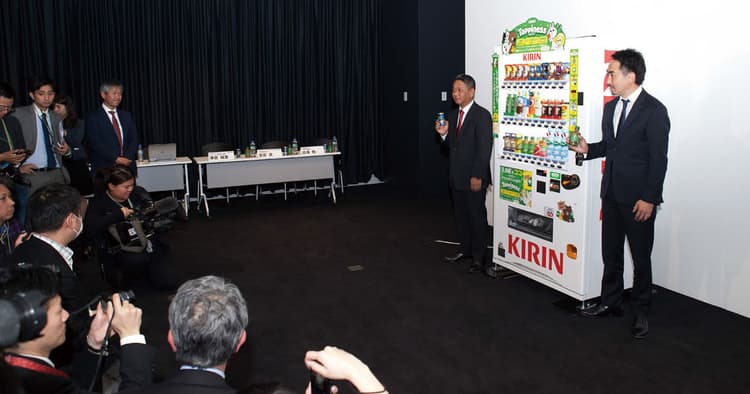停滞する自販機 スマホは救世主となるか