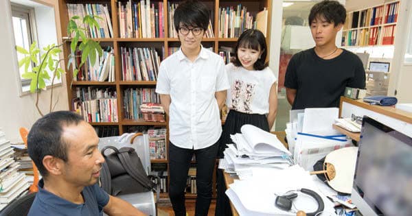 学生がプロの仕事術に迫る! コピーライターの仕事場訪問