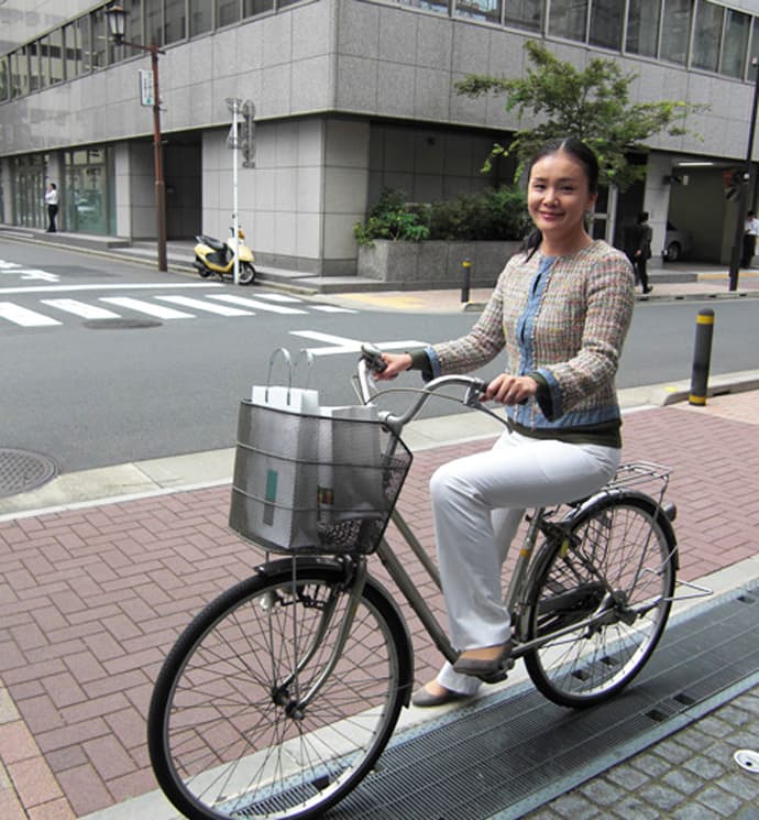 美人広報のどぶ板営業、その工夫とアイデア
