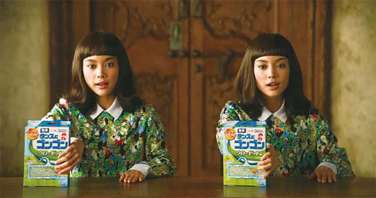 息のぴったり合った双子のパフォーマンス―タンスにゴンゴンCM制作の裏側