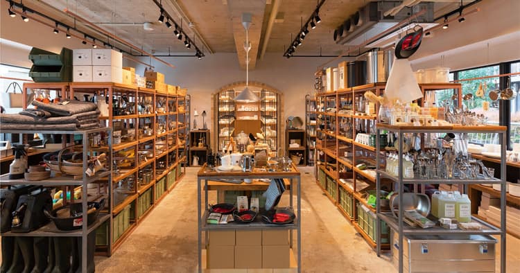 老舗洋食器メーカーが挑む リアルストアとショールームの複合店舗