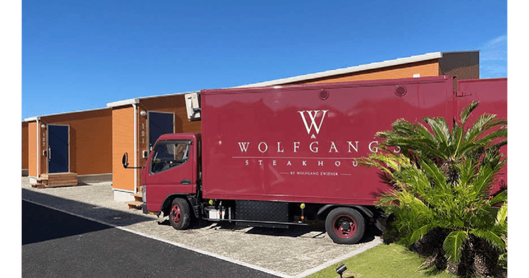 ウルフギャングがキッチンカーを導入 専用車でレストランの味を届ける