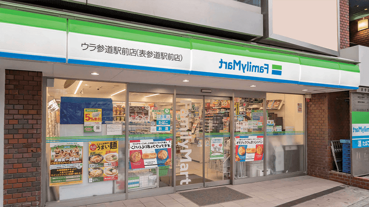 ファミマ店舗がウラ返しに!? 表も裏もおいしいパンを訴求