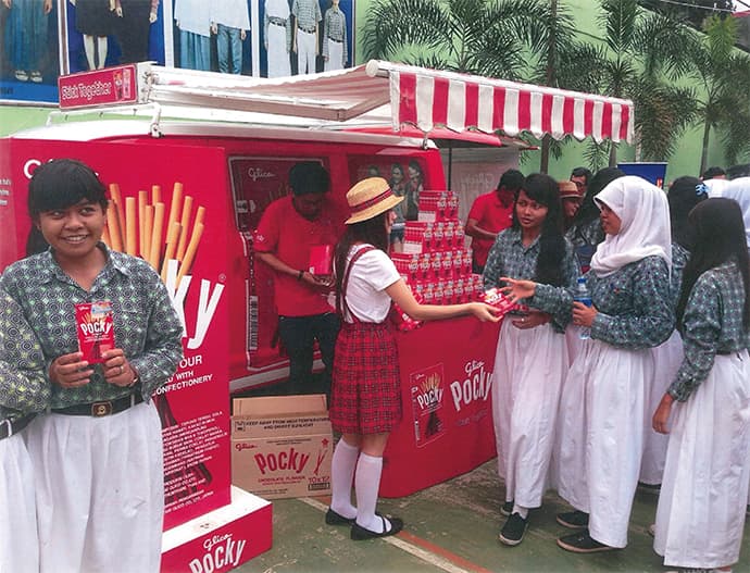 ポッキーを世界の菓子に!広報配属4年目の奮闘